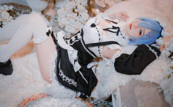Sally Dorasnow蕾姆COS：温柔与魔力并存的异世界梦幻之美