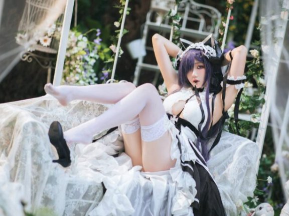 碧蓝航线瓜希酱COS:诠释女仆版舰娘奥古斯特的优雅与妩媚