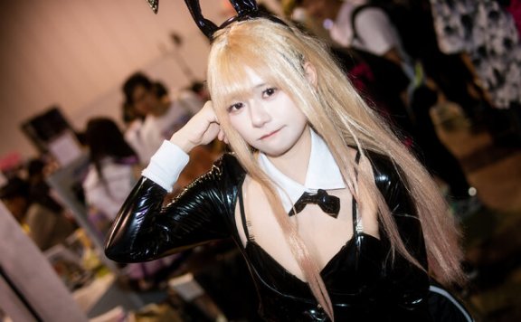 namyau藍幽喜多川海梦COS:兔女郎造型惊艳亮相ACGHK2025