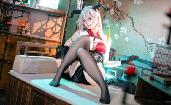 从碧蓝航线到现实:屿鱼YukakoCOS完美诠释铁血超巡埃吉尔