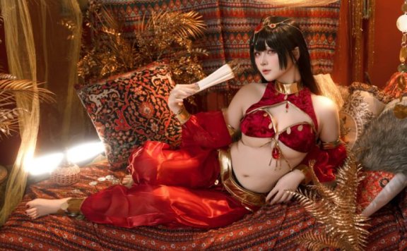 梦幻航母大凤COS:屿鱼Yukako诠释高贵与诱惑的极致融合