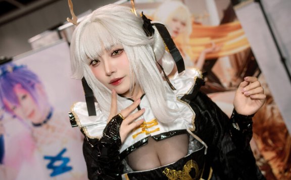 完美融合优雅与性感：葵Aoi胜利女神布兰儿COS惊艳全场
