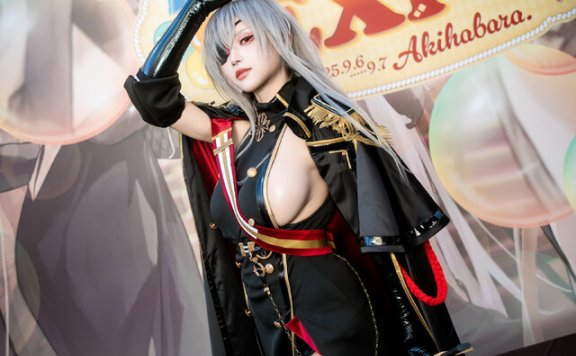 碧蓝航线8周年EXPO:Natsume枣糕弗里茨cos展现帝王气场