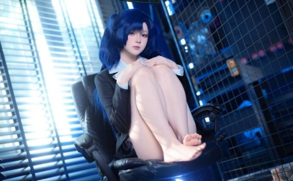 智慧与优雅的碰撞:屿鱼YukakoCOS诠释早濑优香独特魅力