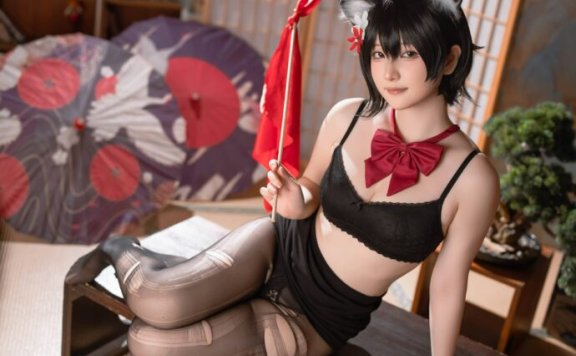 屿鱼Yukako春日椿COS:困意中的可爱与守护者的双面人生