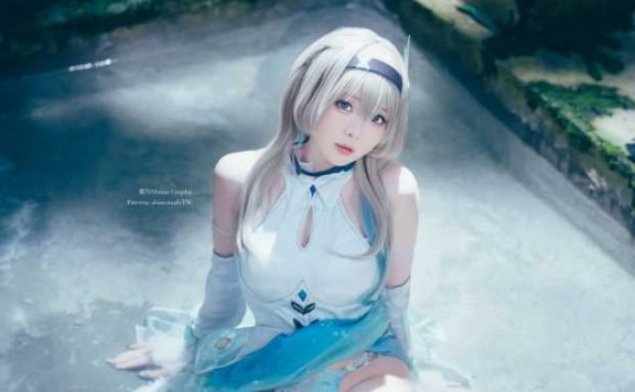 从星穹铁道到现实：霜月shimo流萤COS柔美与神秘双重魅力