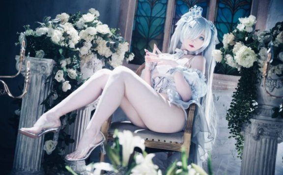 胜利女神妮姬霜月shimoCOS：灰姑娘冰雪之梦下的优雅觉醒