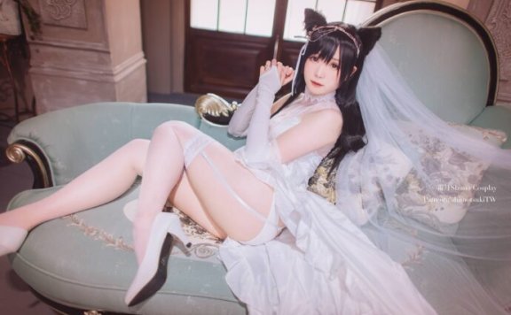 优雅与魅力的完美融合:霜月shimoCOS碧蓝航线爱宕花嫁版