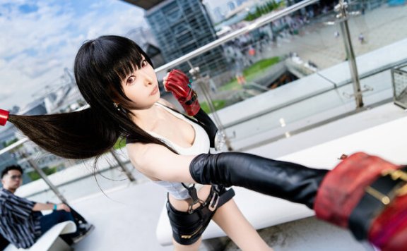 坚强与柔美的结合：Mayuron带最终幻想VII蒂法cos震撼回归