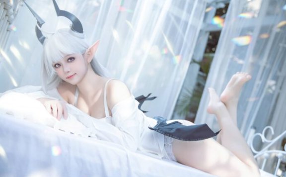 梦幻般的睡衣版:屿鱼Yukako魅力诱惑的阿尔蒂玛媞娅COS