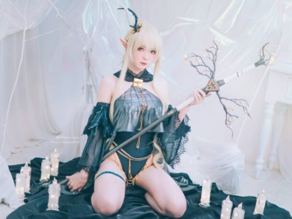 黑暗中的温柔天使:霜月shimoCOS明日方舟闪灵的医者魅力