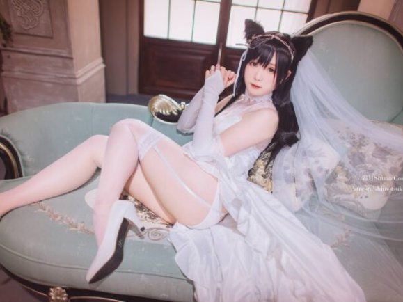 优雅与魅力的完美融合：霜月shimoCOS碧蓝航线爱宕花嫁版