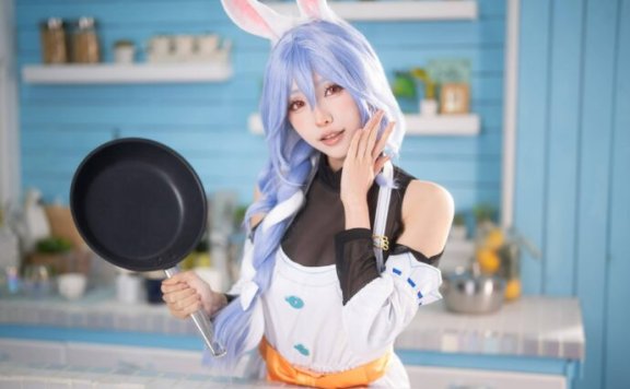 兔耳少女跃然纸上:ElyEE子COS演绎兔田佩克拉的甜美魅力