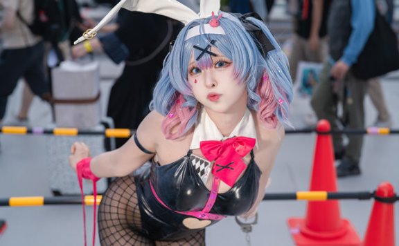 虚拟歌手初音未来COS:性感俏皮的兔女郎亮相Comiket 106