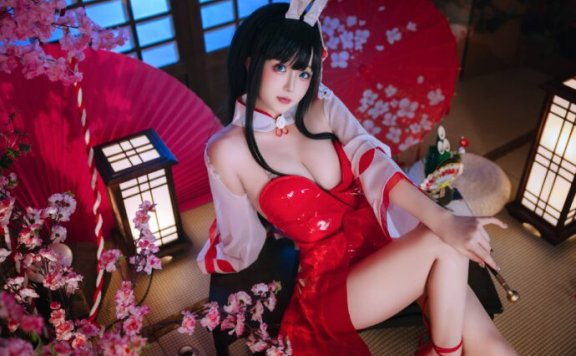 兔女郎大山COS:日奈娇诠释碧蓝航线角色的性感与优雅