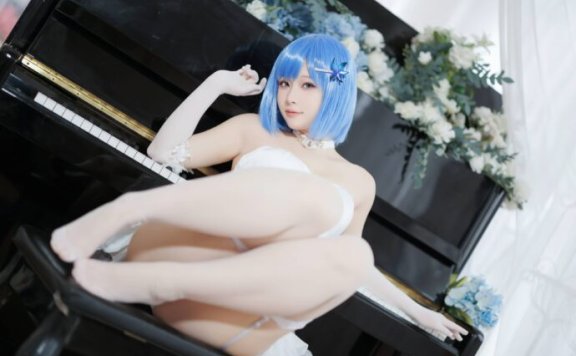 屿鱼Yukako恰巴耶夫COS:碧蓝航线冰雪女王的温柔与坚毅