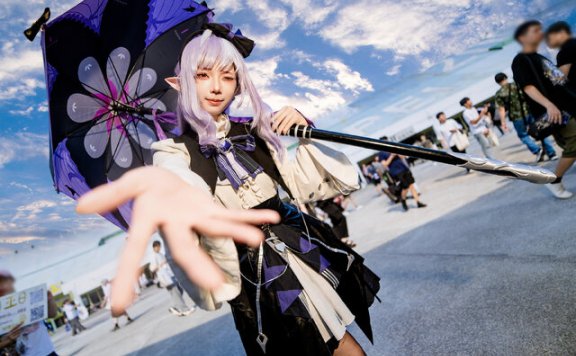 四巫日モミ薇薇安COS：优雅执伞演绎绝区零神秘不幸预言家