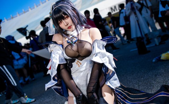 典雅与魅惑的完美交融:鹤葵神还原碧蓝航线·镇海COS启航!