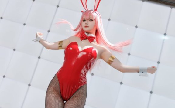 兔女郎屿鱼YukakoCOS:再现零二甜美与魅惑并存的未来之梦