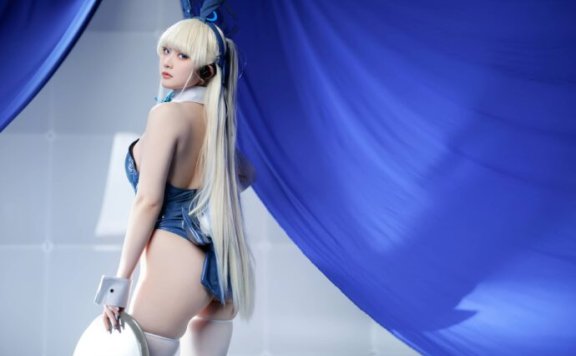 屿鱼Yukako兔女郎COS:演绎蔚蓝档案飞鸟马时的高冷与温柔