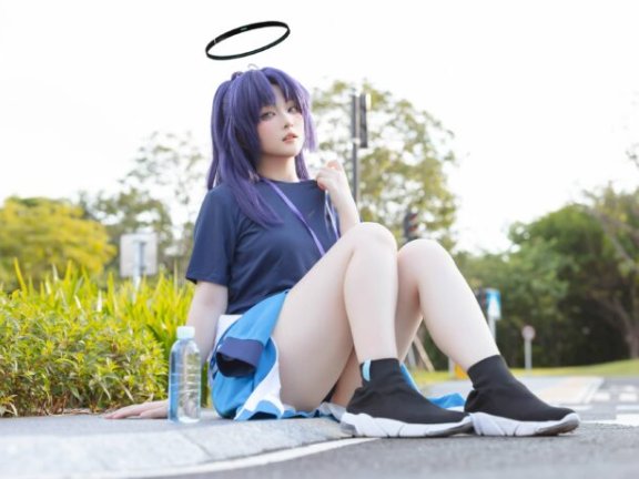 屿鱼Yukako早濑优香COS：演绎健身少女的理性与青春魅力