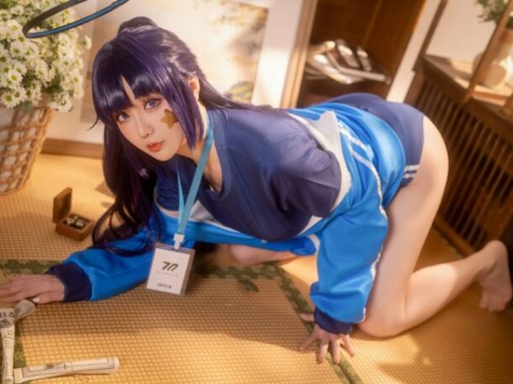 蔚蓝档案星之迟迟COS：体操服版早濑优香尽显校园少女气息