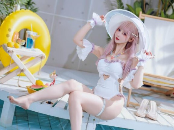 羽生三未泳装普利茅斯COS：夏日海风与皇家气质的完美融合