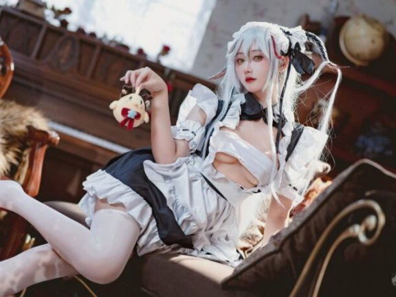 羽生三未女仆版欧根亲王COS：魅力引爆碧蓝航线粉丝热潮