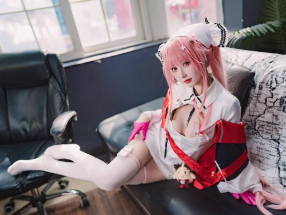 羽生三未护士英仙座COS：演绎碧蓝航线魅力四射的轻航舰娘