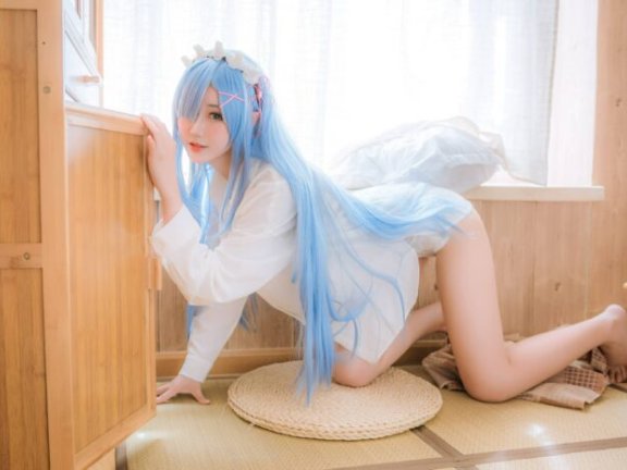 异世界生活的温柔与坚韧：羽生三未蕾姆cos带来的情感共鸣