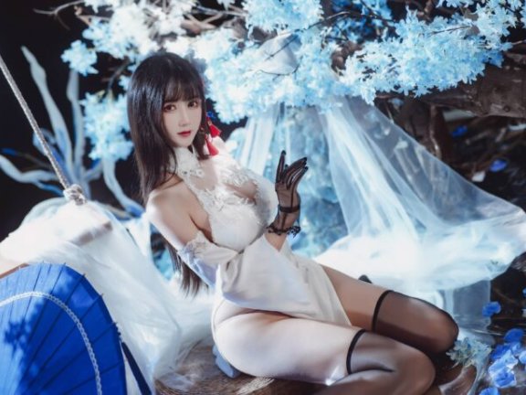 碧蓝航线·羽生三未逸仙COS：东方优雅与现代性感的融合