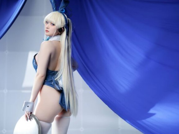屿鱼Yukako兔女郎COS：演绎蔚蓝档案飞鸟马时的高冷与温柔