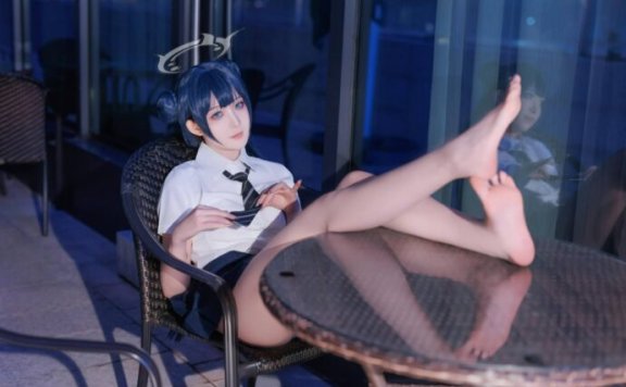 优雅与威严的结合:封疆疆v的蔚蓝档案龙华妃咲的COS美学