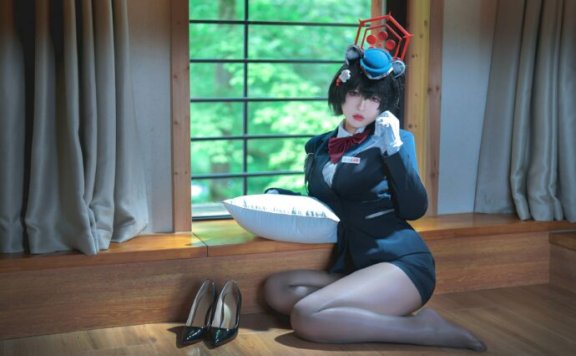 从困倦到魅力四射:BANBANKO半半子的导游版春日椿COS