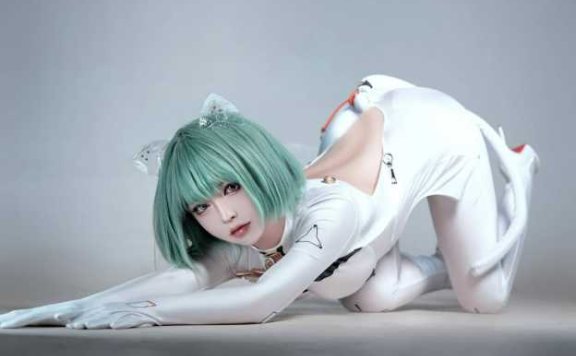 半半子碧蓝航线纳希莫夫COS：冷酷与魅力并存的指挥官再现