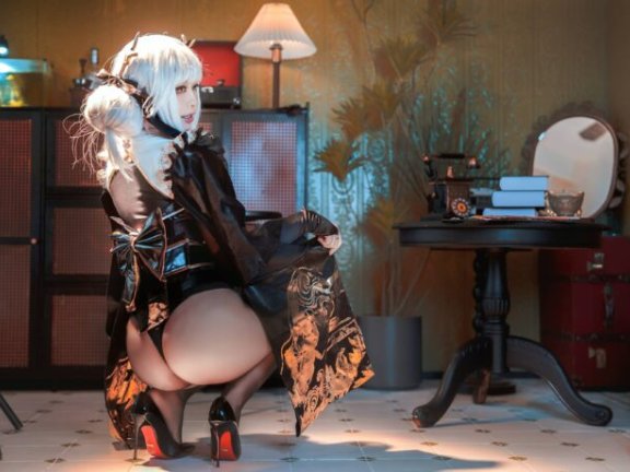 高奢与神秘交织：半半子布兰儿COS展现胜利女神妮姬的魅力