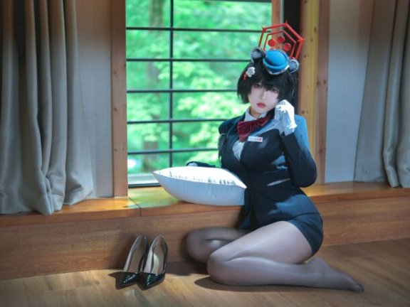 从困倦到魅力四射:BANBANKO半半子的导游版春日椿COS