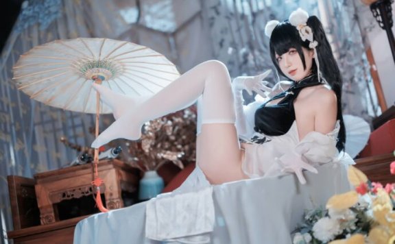 封疆疆v彼得·史特拉塞COS:铁血气场与旗袍美学的惊艳碰撞