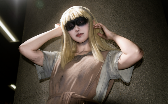 岁月与角色的交融：池袋万圣节Mirio尤弥尔COS的沉静之美