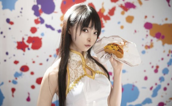 街头霸王新生:Mayuron的春丽COS与汉堡活动的趣味融合