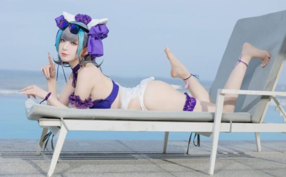 泳装柴郡COS:封疆疆v再现碧蓝航线的夏日魅力与角色灵魂