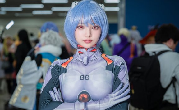 绫波丽魅力再现：高島江梨奈闪耀2025池袋万圣节Cosplay节