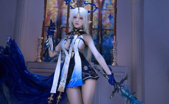 鸣潮中的圣女：水淼aqua芙露德莉斯COS让力量与美感交织