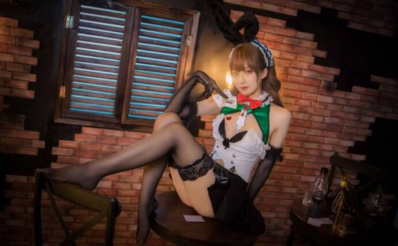 活力无限的兔女郎：封疆疆v如何完美COS莫妮卡的独特魅力