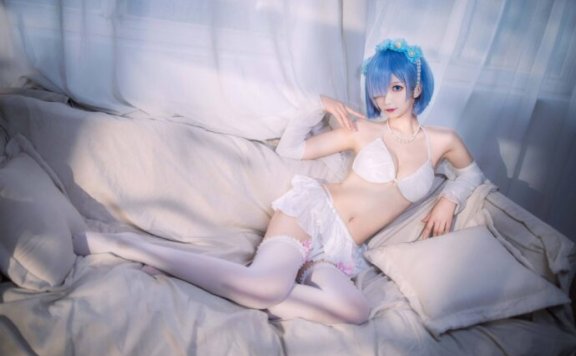 细腻与优雅的结合:封疆疆v精心再现花嫁版本雷姆COS之美