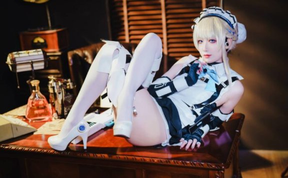 封疆疆v飞鸟马时COS:冷感科技细节完美还原蔚蓝档案特工