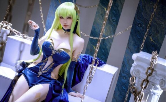 绝美与深邃的碰撞：星之迟迟的高质量COS展现C.C.独特魅力