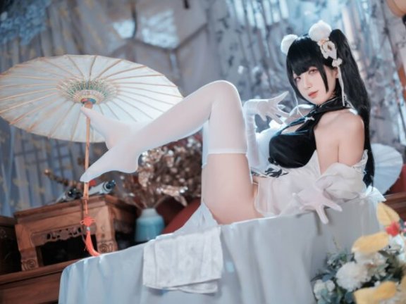 封疆疆v彼得·史特拉塞COS:铁血气场与旗袍美学的惊艳碰撞