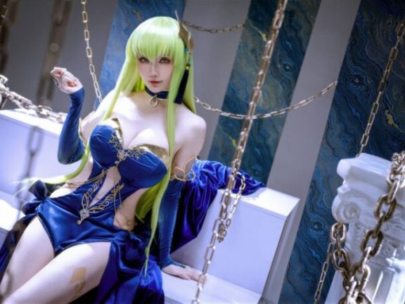 绝美与深邃的碰撞：星之迟迟的高质量COS展现C.C.独特魅力