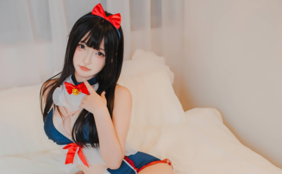 红色蝴蝶结与白丝延展:神楽坂真冬白丝猫娘COS氛围感拆解